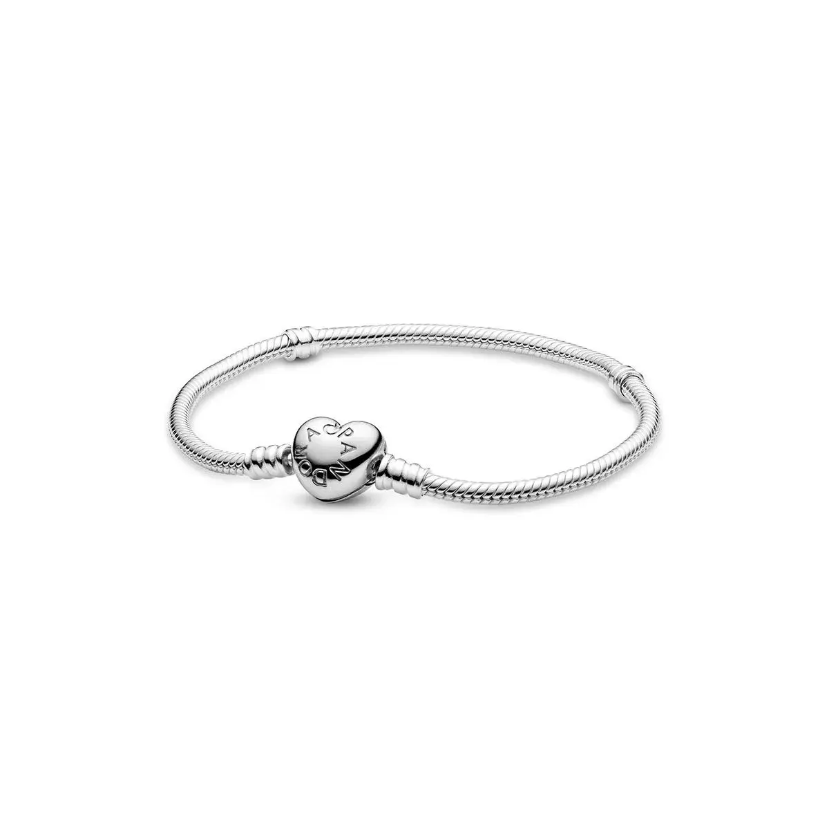 pandora silvermomentssilverbraceletwithheartclaspsize18 mkp0598535 1