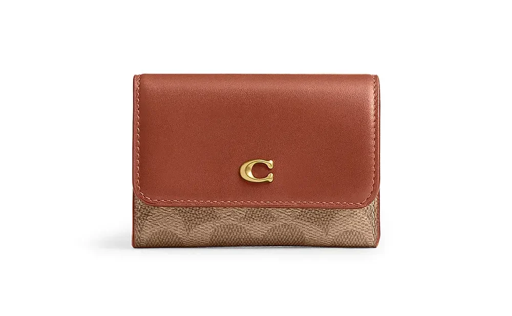 coach essentialflapcardcaseinsignaturecanvasbeige mkp1093135887 1